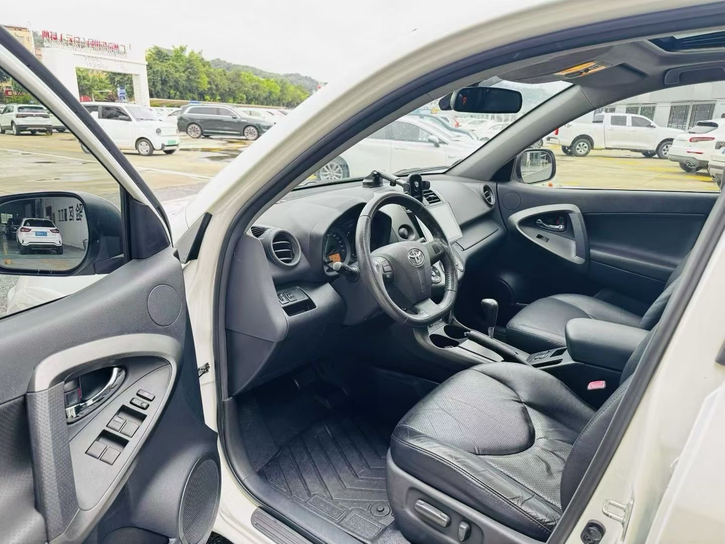 2012 Toyota RAV4 — photo