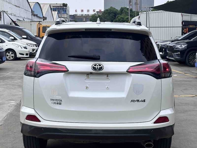 2019 Toyota RAV4 — photo