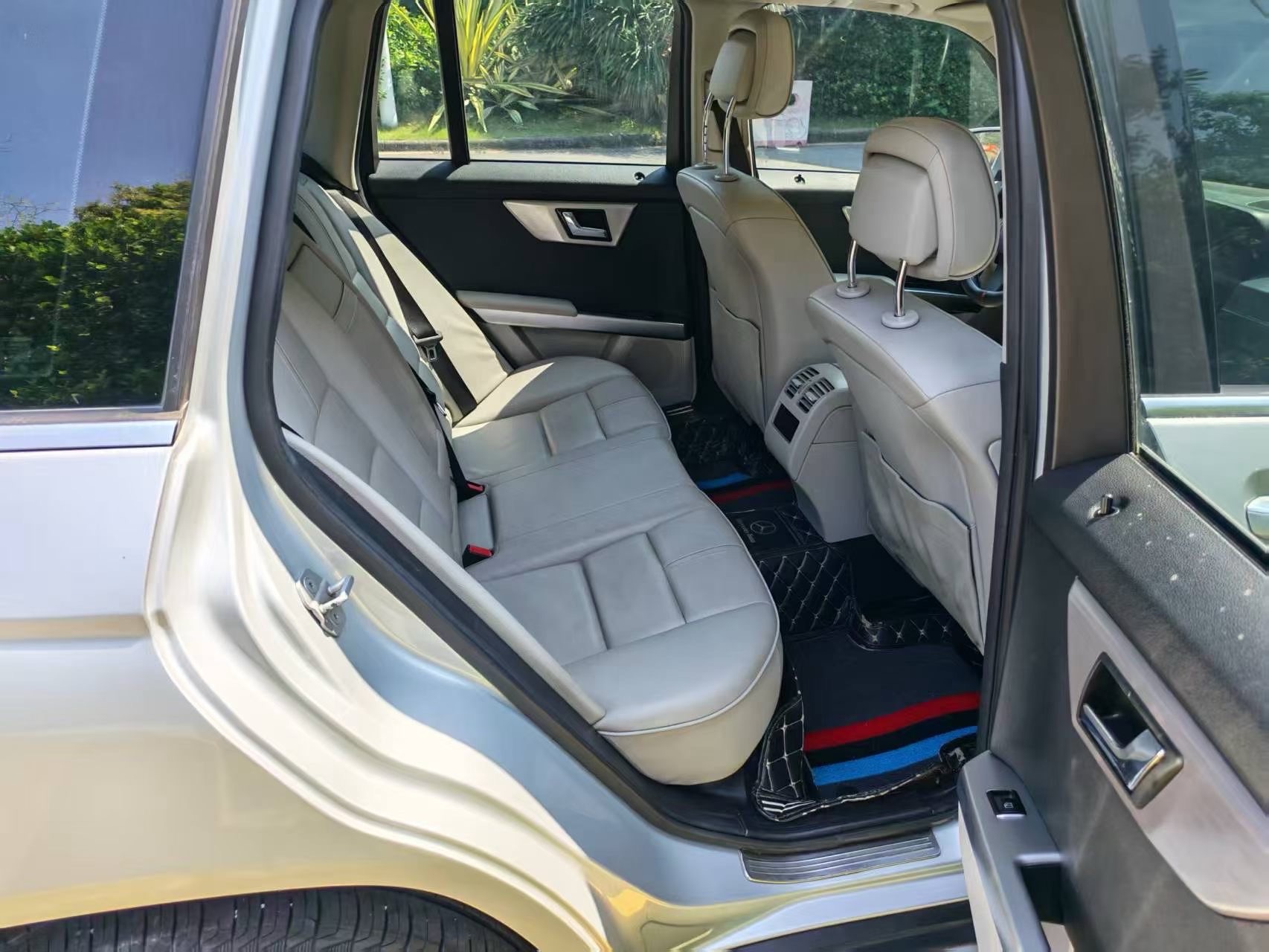 2010 Mercedes-Benz GLK300 — photo