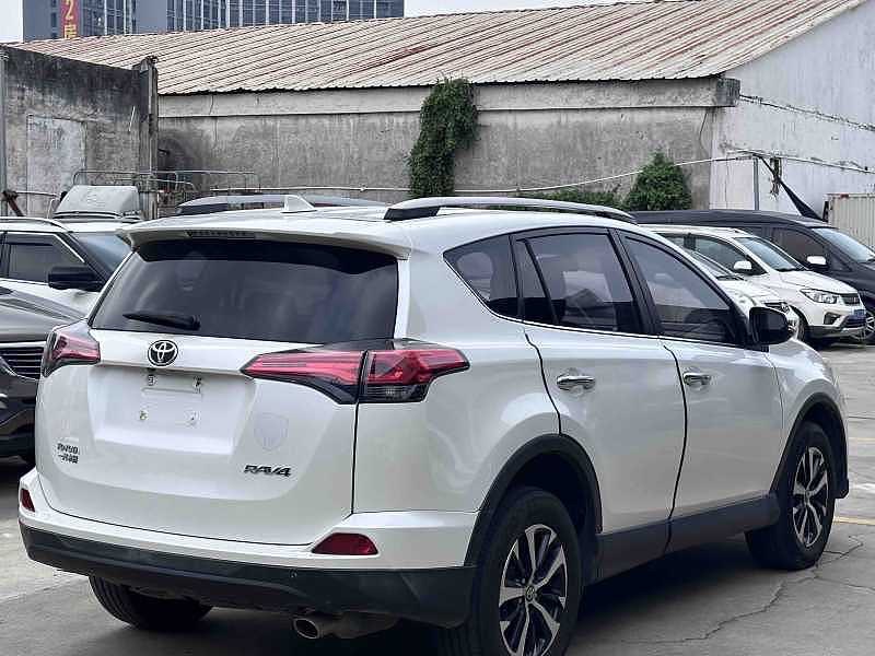 2019 Toyota RAV4 — photo