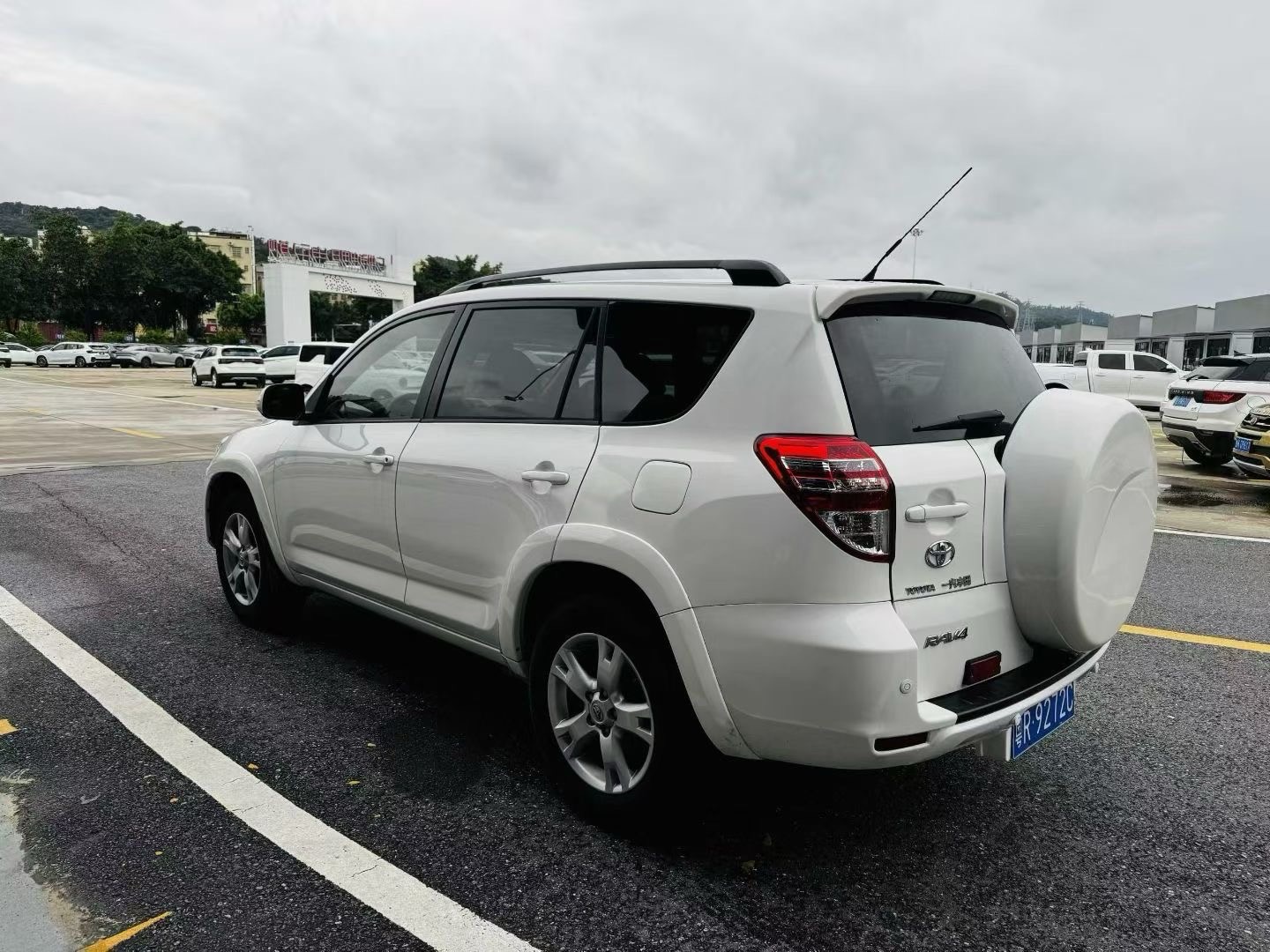 2012 Toyota RAV4 — photo