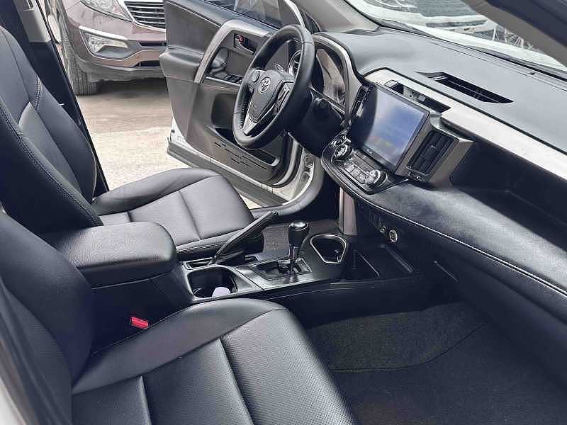 2019 Toyota RAV4 — photo