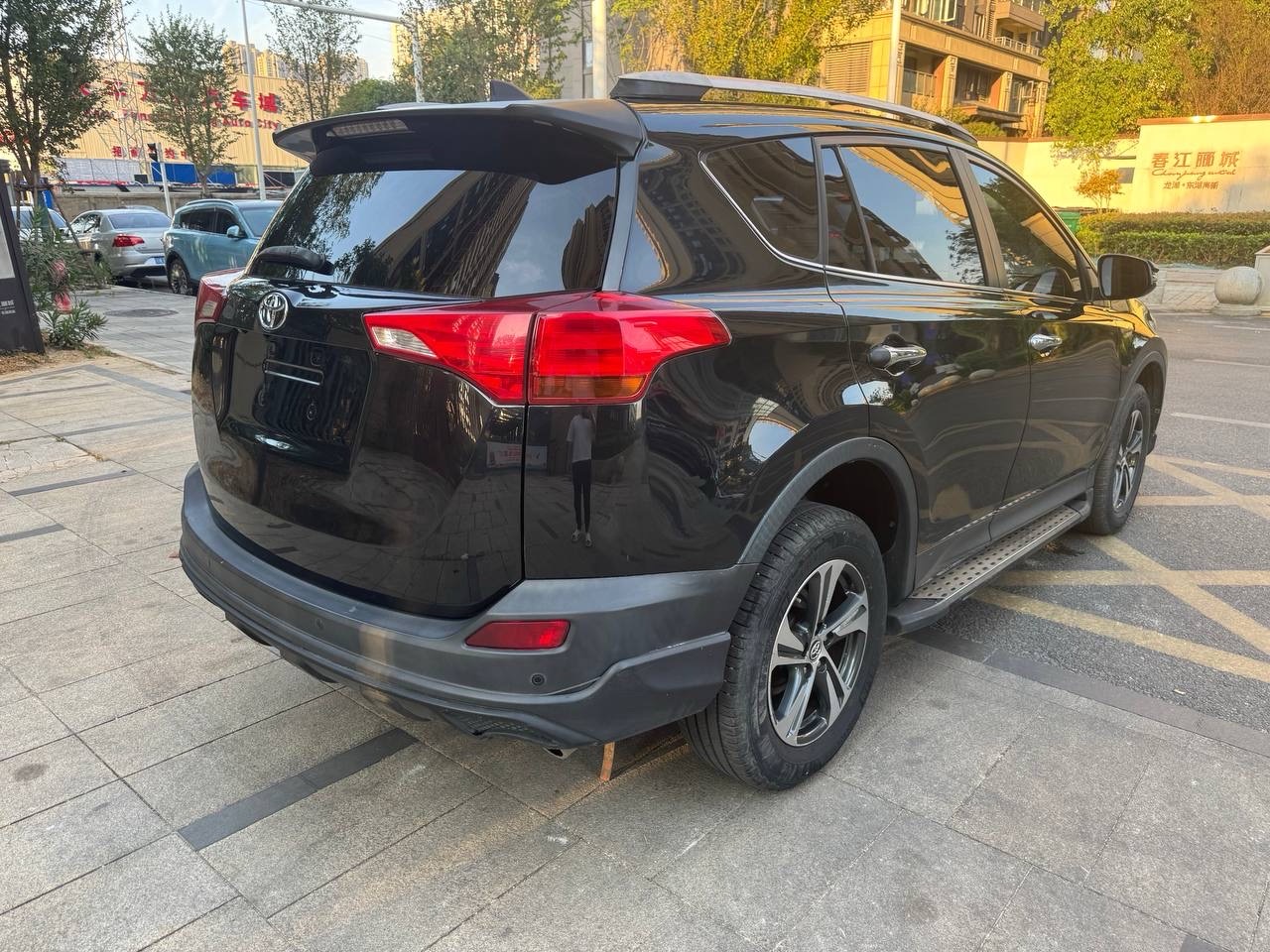 2015 Toyota RAV4 — photo