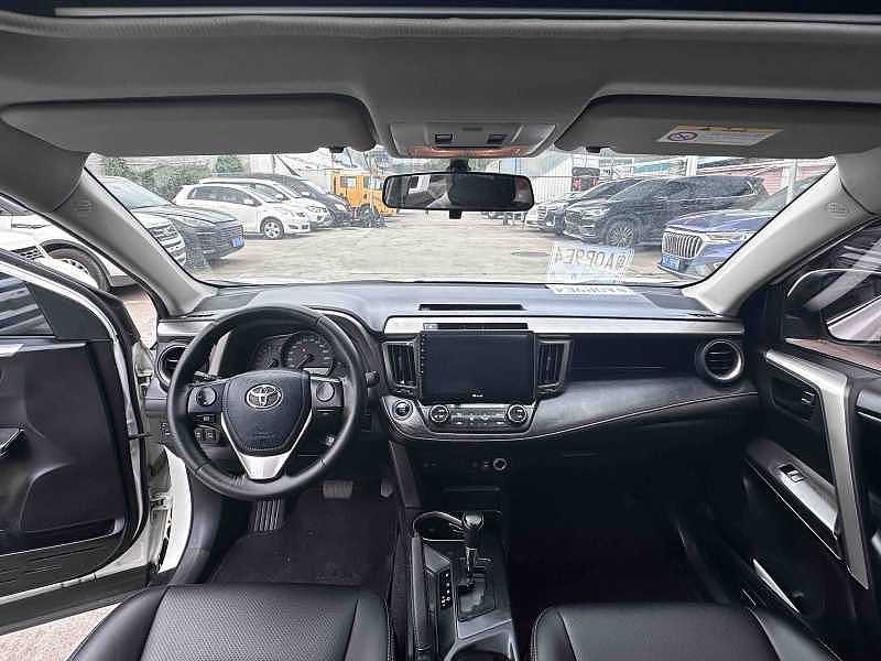 2019 Toyota RAV4 — photo