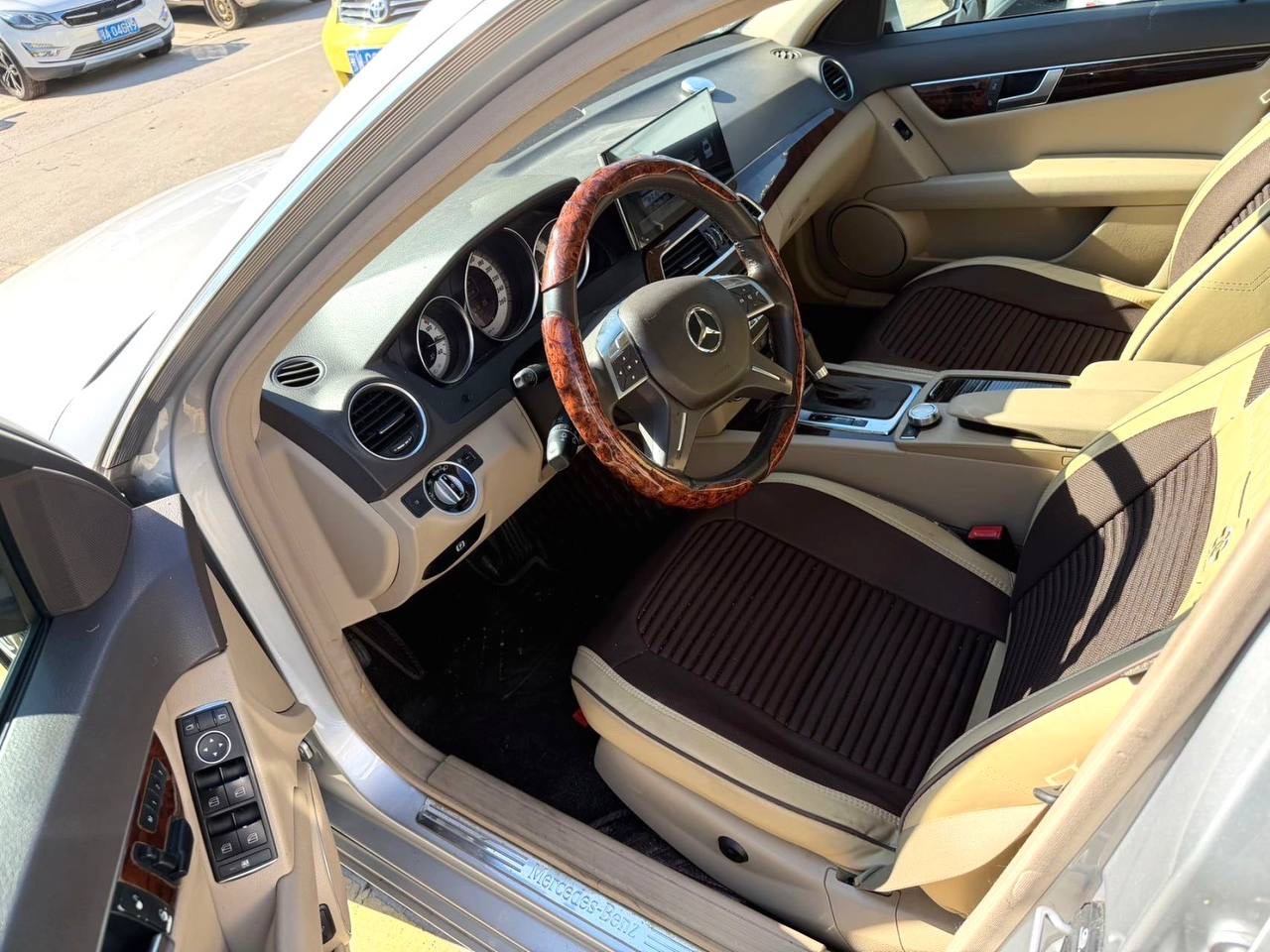 2012 Mercedes-Benz C200 — photo