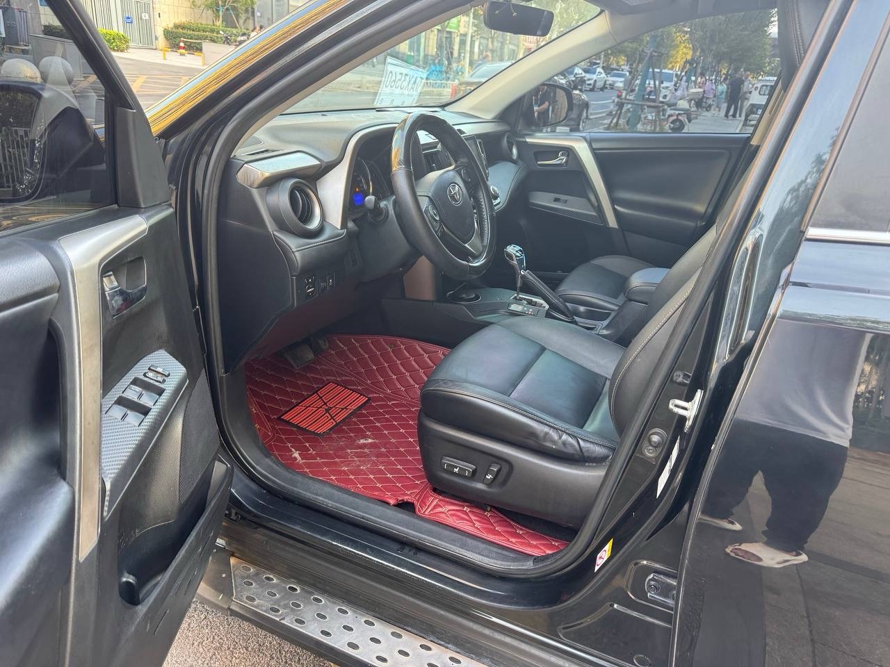 2015 Toyota RAV4 — photo