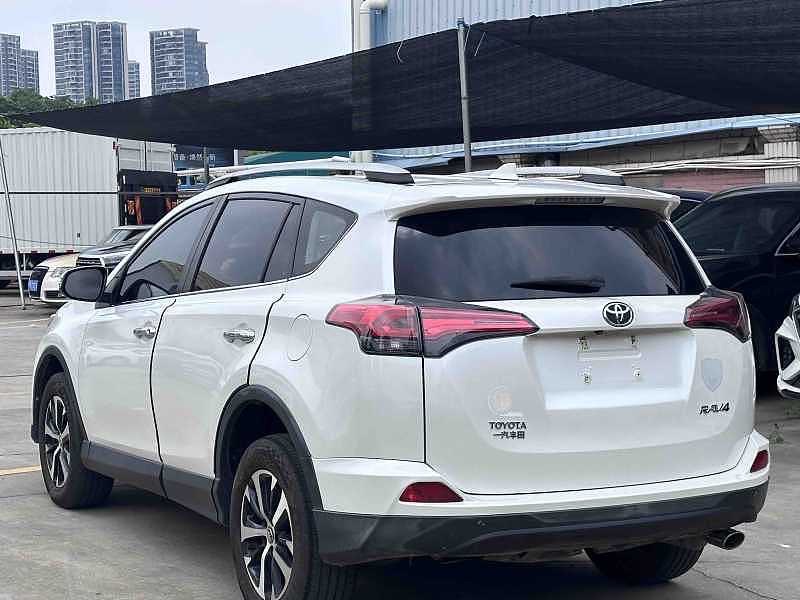 2019 Toyota RAV4 — photo